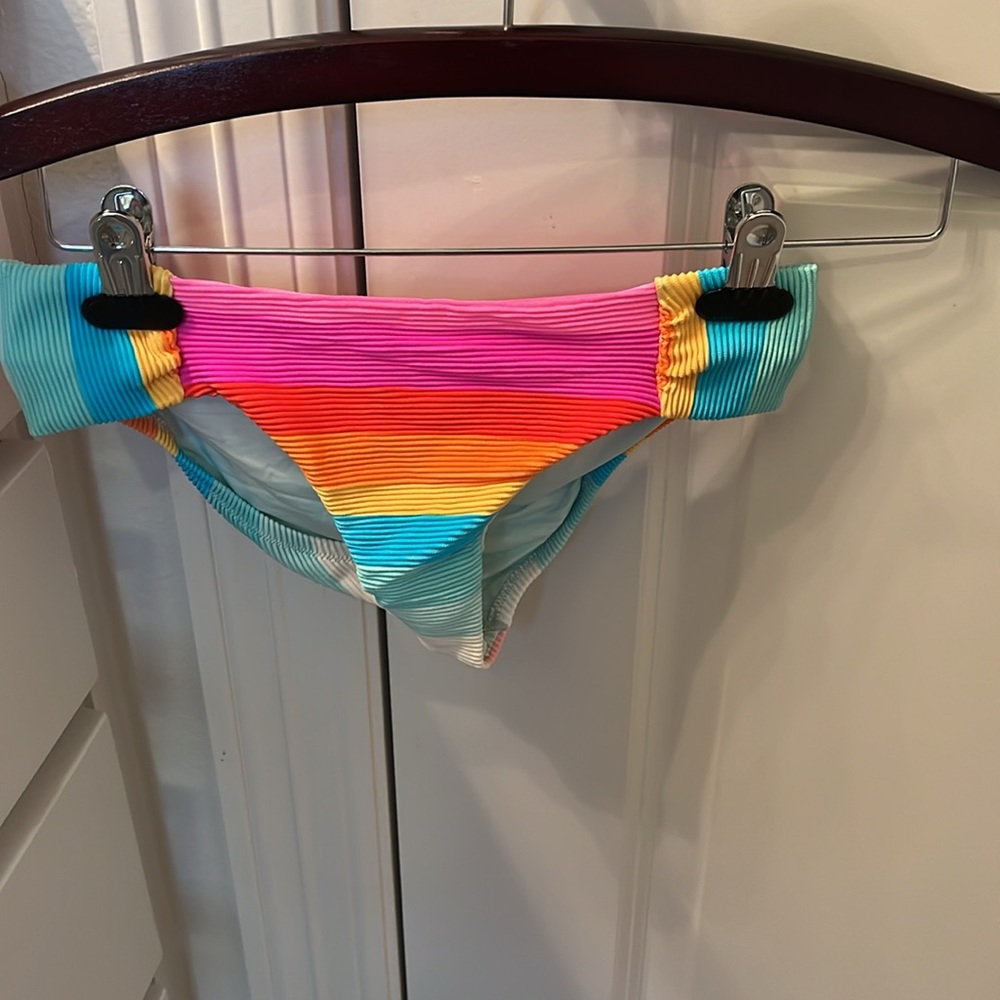 Colorful bikini - Picture 3 of 9